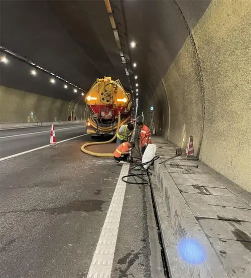 南召隧道排水渠清淤